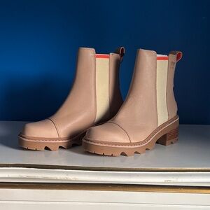 Sorel Tan and Cream Ankle Boots